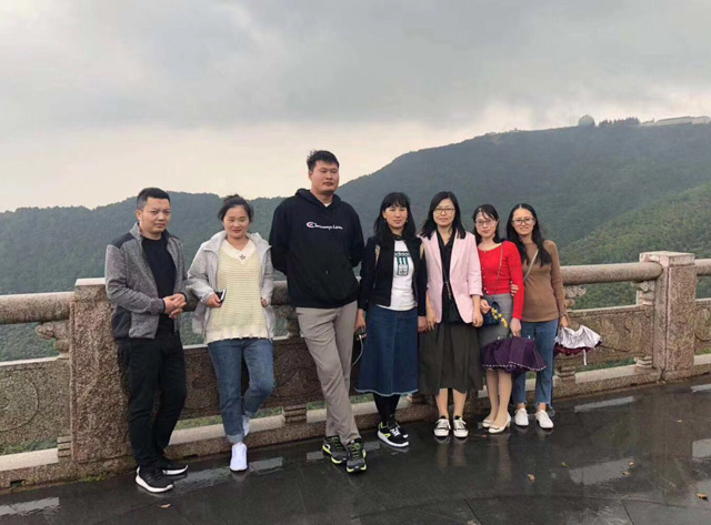 雅風(fēng)辦公家具設(shè)計團(tuán)隊穹廬山之行